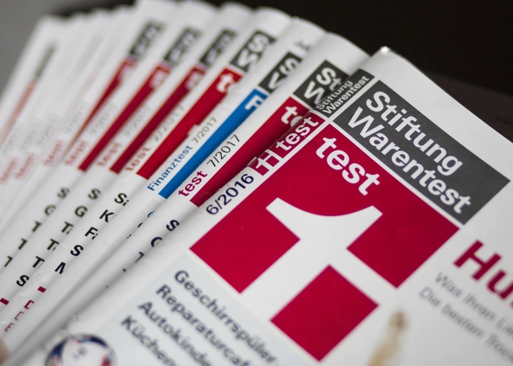 Tests, Stiftung Warentest, Internet, unseriös, Stiftung Warentest Heftstapel — © Stiftung Warentest Heftstapel