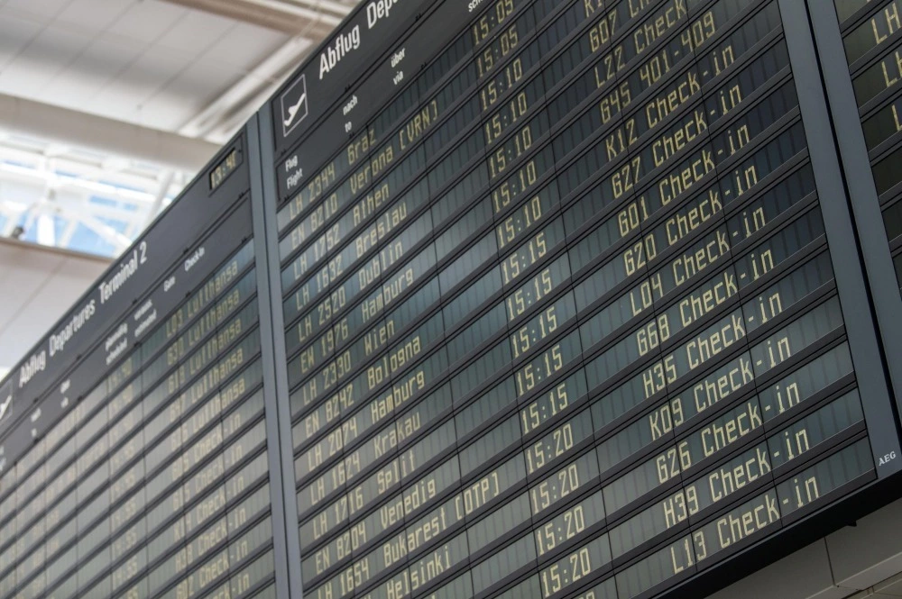 Münchner Airport, Flughafen, Fluggäste, Sommerferien, Münchner Flughafen, Gepäck — © Bild: Lino Mirgeler