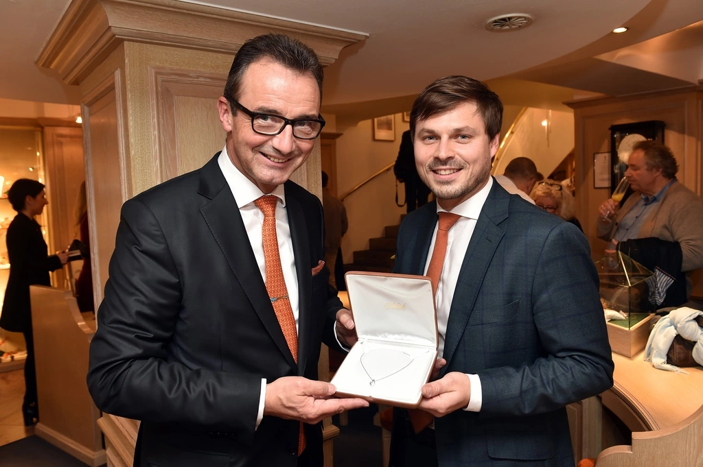 Juwelier Fridrich — © Stephan Lindner (GF-Juwelier Fridrich) und Korbindian Fridrich (GF-Juwelier Fridrich)
Brillante Wochen bei Juwelier Friedrich in Muenchen am 19.10.2017
Fotocredit: Hannes Magerstädt