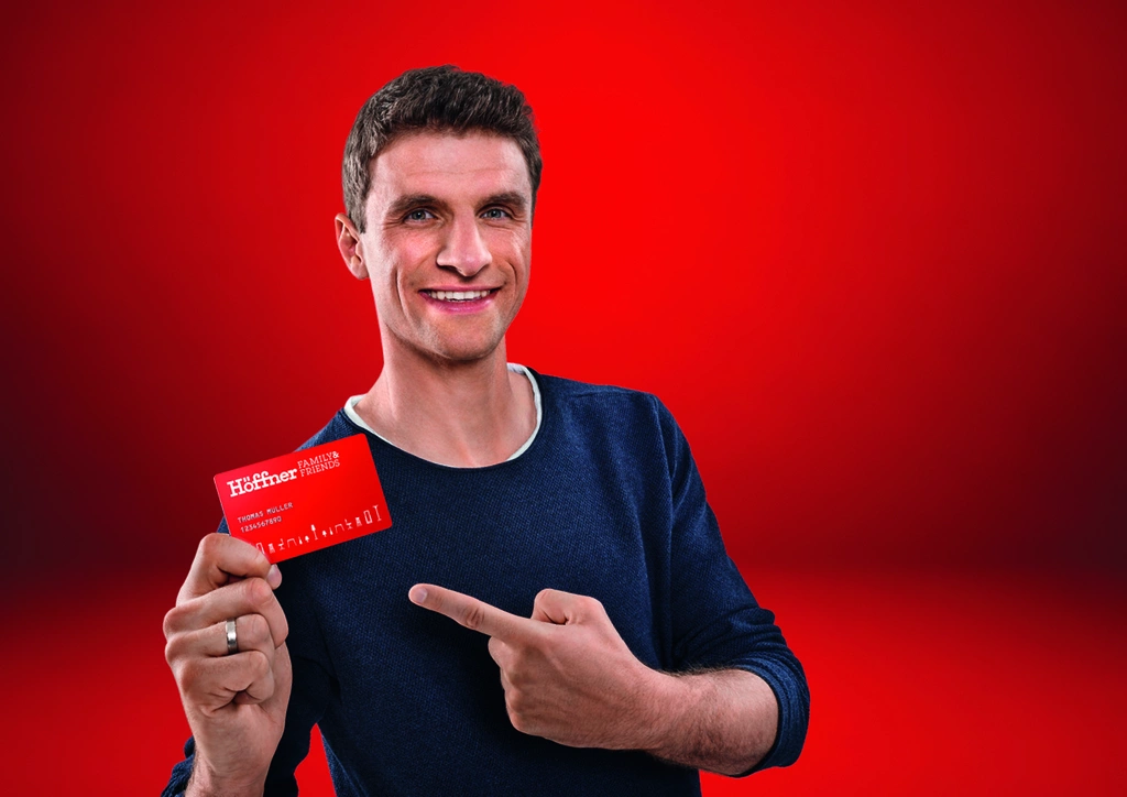 Möbel Höffner Thomas Müller Werbegesicht — © Bild: Möbel Höffner