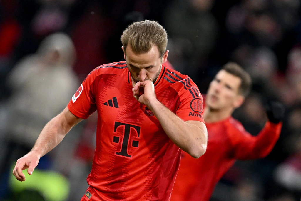 Wieder sicher vom Punkt: Harry Kane nach dem verwandelten Elfmeter zum 1:0. — © Sven Hoppe/dpa