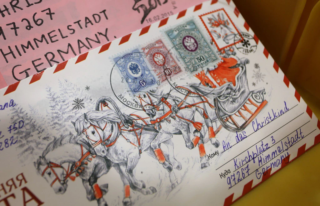Die Briefe der Kinder kommen aus aller Welt. (Archivbild) — © Karl-Josef Hildenbrand/dpa