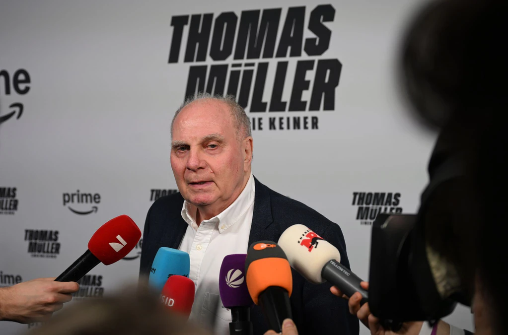 Uli Hoeneß: Thomas Müller wird beim FC Bayern «immer einen Platz finden». — © Felix Hörhager/dpa