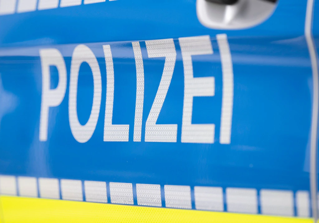 In beiden Landkreisen wollten die Täter in Technische Prüfstellen einbrechen. Die Polizei ermittelt. (Symbolbild) — © Boris Roessler/dpa