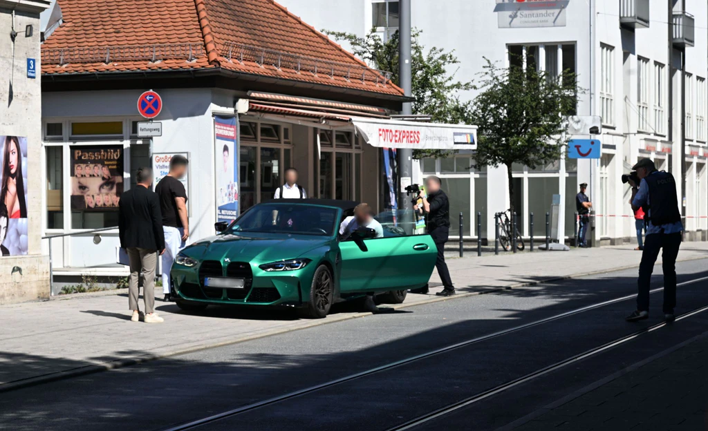Tatrekonstruktion der Münchner Kriminalpolizei: Das Landgericht München I verhandelt im Fall eines Messerangriffs auf zwei Muslime in München im Juli 2024. (Archivfoto) — © Felix Hörhager/dpa