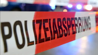  — © Polizeiabsperrung. Foto: Patrick Seeger/Archiv