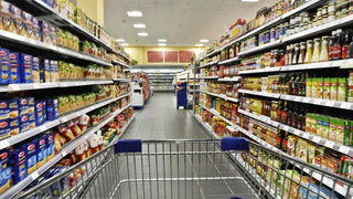 Supermarkt Einkaufswagen — © Bild: gopixa / iStock