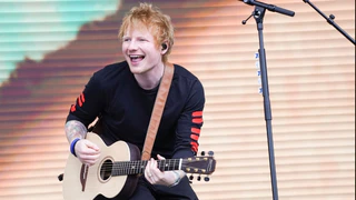 Ed Sheeran tritt während des BBC Radio 1's Big Weekend im War Memorial Park in Coventry auf der Hauptbühne auf. — © Ian West/Press Association/dpa/Archivbild