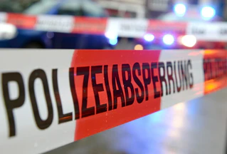  — © Polizeiabsperrung. Foto: Patrick Seeger/Archiv