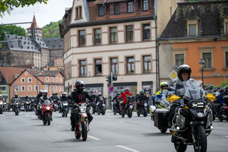 Auch dieses Jahr findet die Motorradsternfahrt in Kulmbach statt. Tausende Biker werden erwartet. (Archivbild) — © Pia Bayer/dpa
