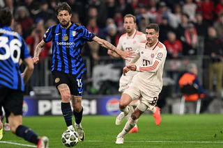 Goretzka (r) fehlt den Bayern in Heidenheim. — © Sven Hoppe/dpa