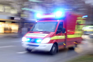 Die Frau wurde nach der Wiederbelebung in eine Klinik gebracht. (Symbolbild) — © Katharina Redanz/dpa