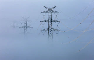 Die Aufteilung Deutschlands in mehrere Strompreiszonen wird seit einigen Jahren diskutiert, weil die Energiewende zu einem Ungleichgewicht der Stromversorgung geführt hat. (Archivfoto) — © Thomas Warnack/dpa