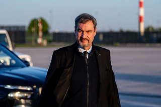 Markus Söder bei der Ankunft in Rom. — © Fabian Sommer/dpa