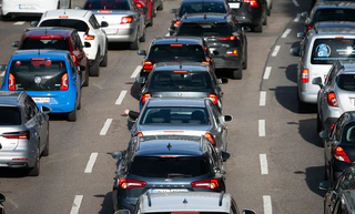 Rund um Ostern kann es voll auf den Autobahnen werden. (Archivbild) — © Marijan Murat/dpa