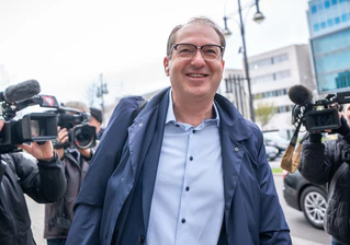 Hat gut lachen: Alexander Dobrindt soll neuer Bundesinnenminister werden. (Archivbild) — © Michael Kappeler/dpa