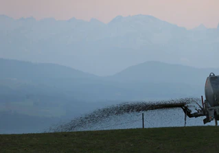 Ein Landwirt stand wegen Gülleausbringung vor Gericht. (Symbolbild) — © Karl-Josef Hildenbrand/dpa