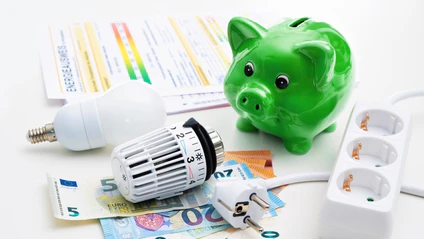 Energie sparen Heizen Kosten Geld Heizung — © Bild: AlexRaths / iStock