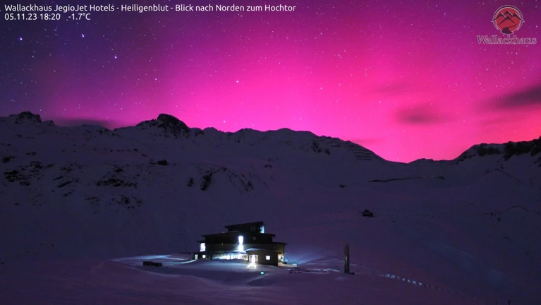  — © Wallackhaus JegioJet Hotels Heiligenblut mit Blick Richtung Hochtor // www.foto-webcam.eu