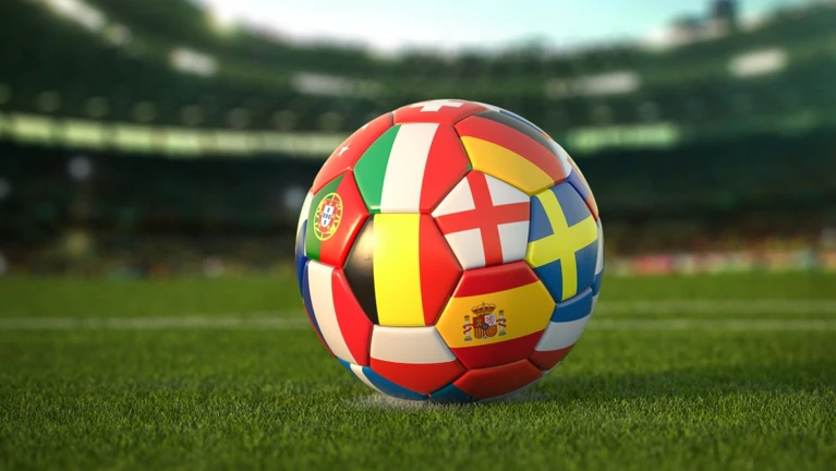 EM Fußball Europameisterschaft Ball Europa Euro 2024 — © Bet_Noire / iStock