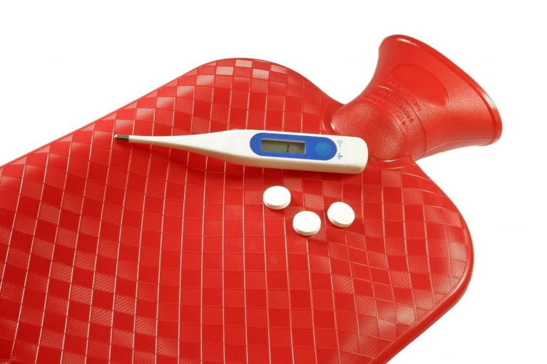 Fieberthermometer Wärmflasche Tabletten