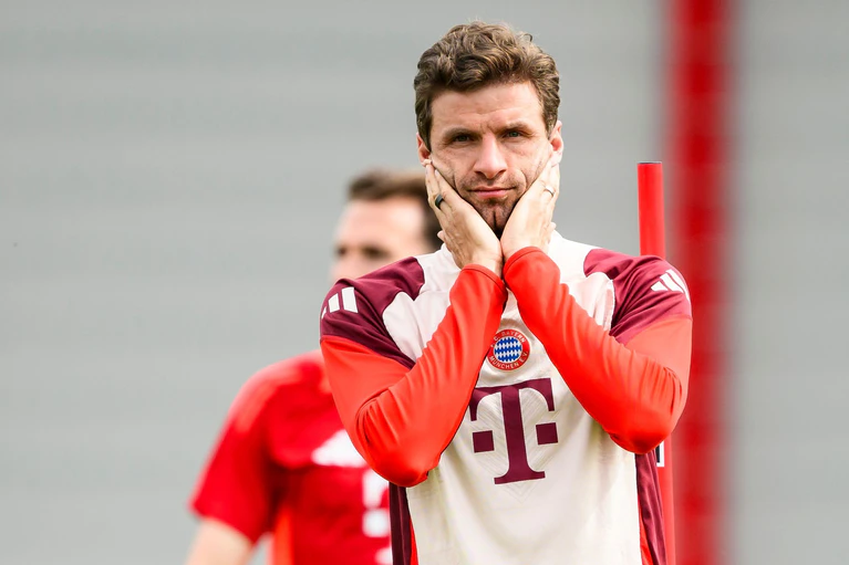 Was mache ich bloß? Die Zukunft von Thomas Müller ist offen. — © Tom Weller/dpa