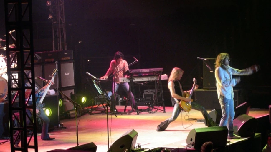 Beitragsbild Whitesnake Here I Go Again Songtext — © Bild: Von Athanasios Deligiannis - Whitesnake, CC BY-SA 2.0, https://commons.wikimedia.org/w/index.php?curid=3902638