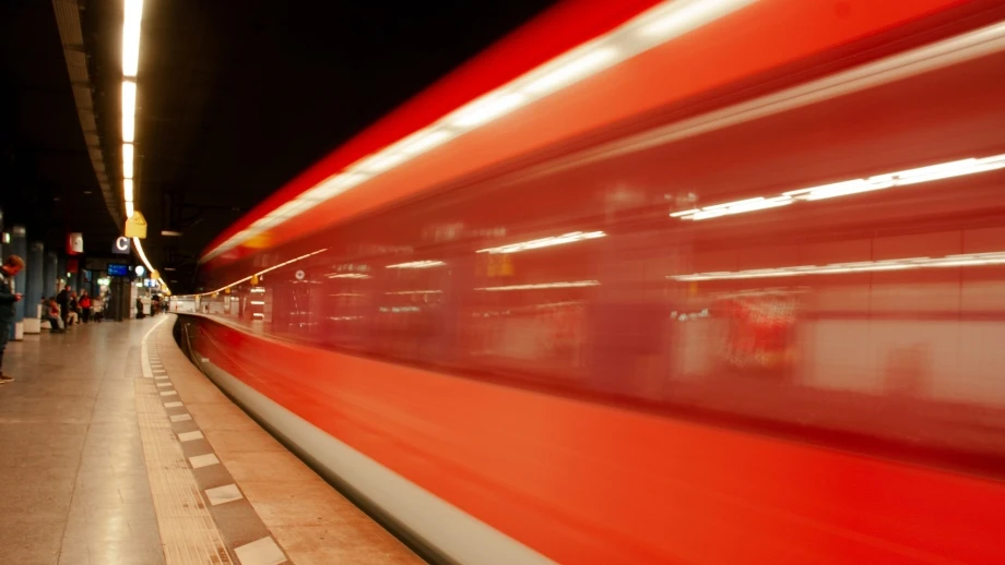 S-Bahn, München, Bahnhof — © Bild: Samuel Pucher / UNSPLASH
