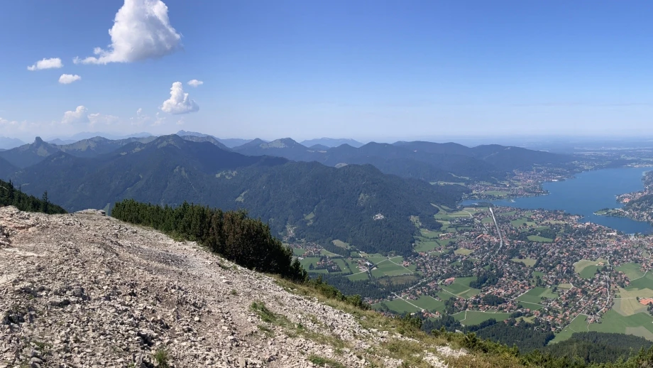 Wallberg Berg Tour Wandern — © Wallbergstraße, 83708 Kreuth. Bei Start von Wallbergmoosalm (nur Sommer!) auf Mautstraße bis zur Alm (Kostenpflichtig, Parkplatz direkt an der Wallbergmoosalm)