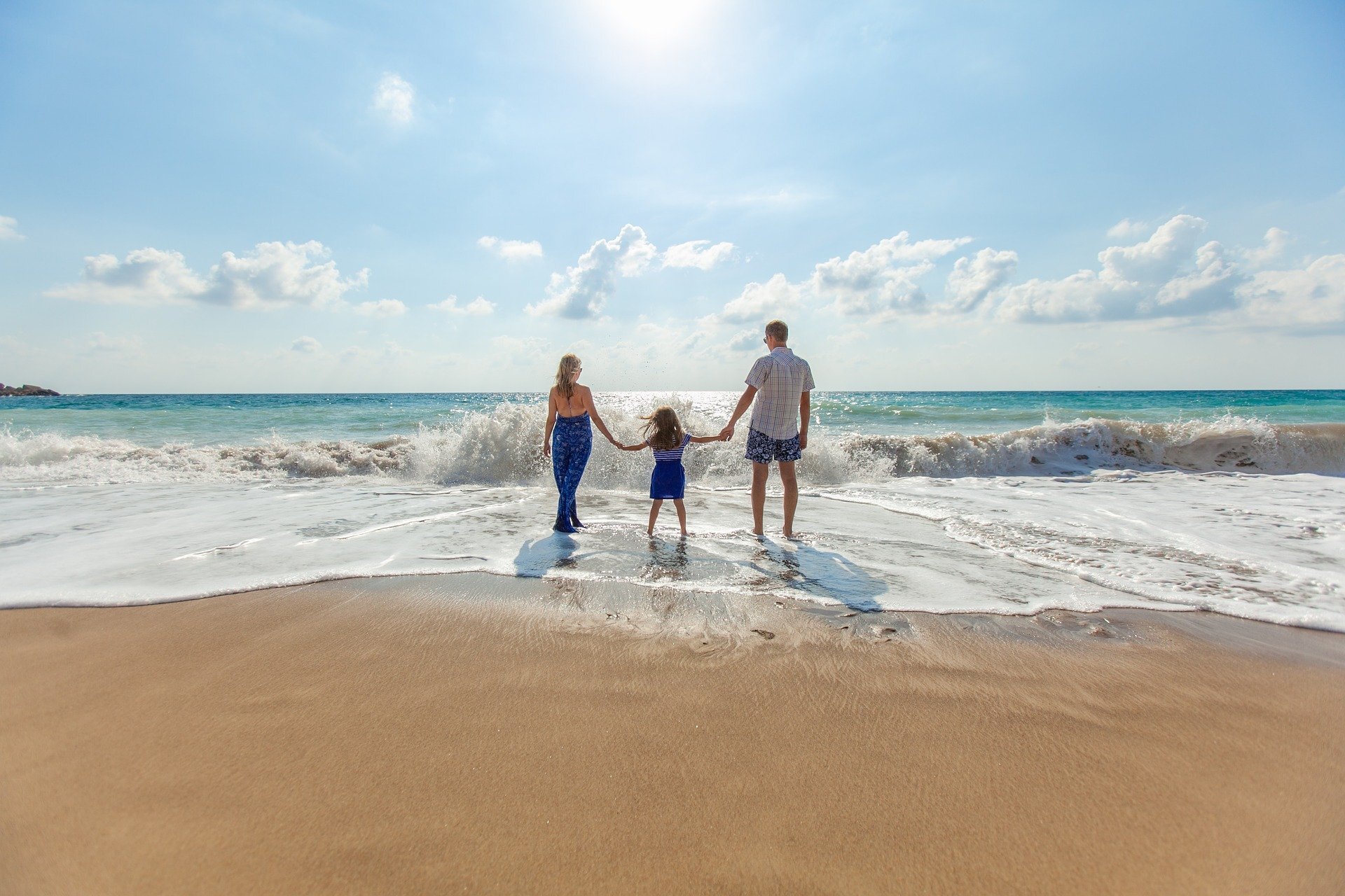 Familie, Strand, © Bild von Pexels auf Pixabay.